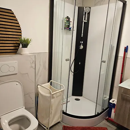 Into The Wild Διαμέρισμα